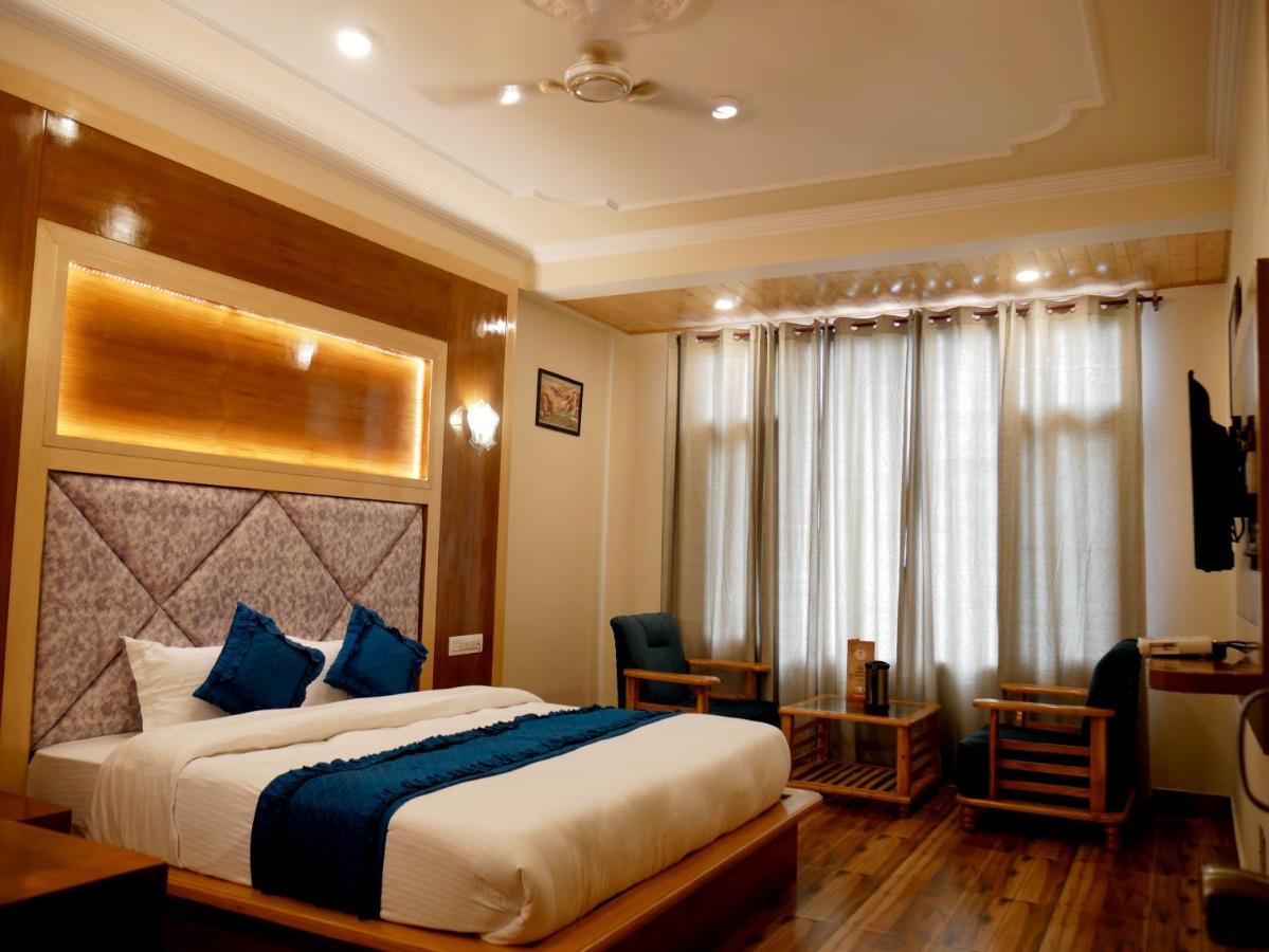 New Ambika International Mall Road Hotel มะนาลี ภายนอก รูปภาพ