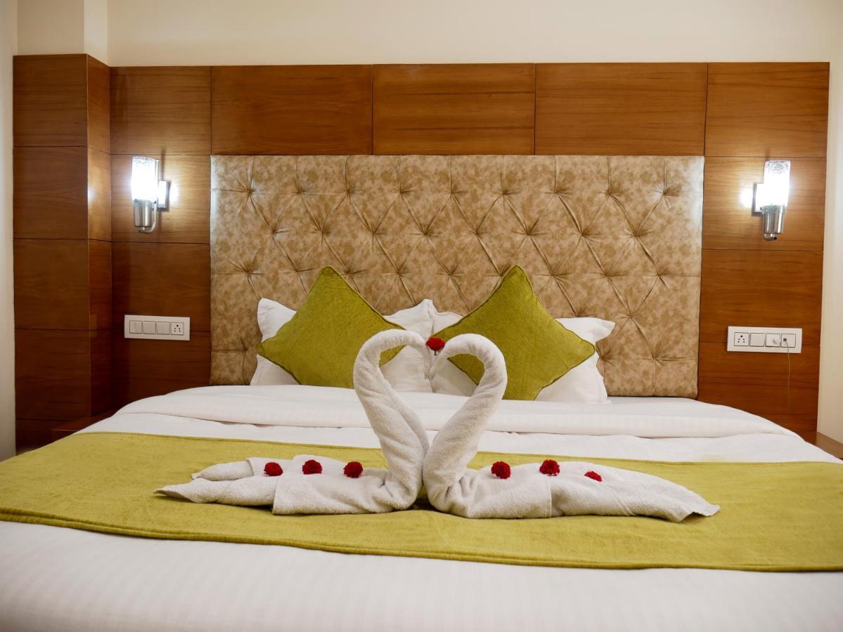 New Ambika International Mall Road Hotel มะนาลี ภายนอก รูปภาพ