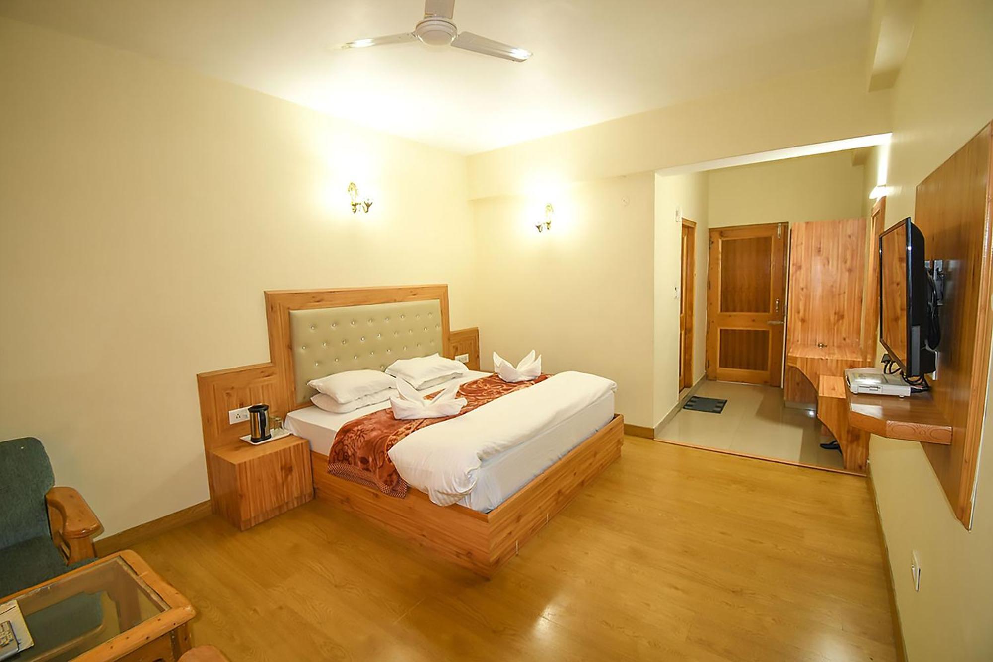 New Ambika International Mall Road Hotel มะนาลี ภายนอก รูปภาพ