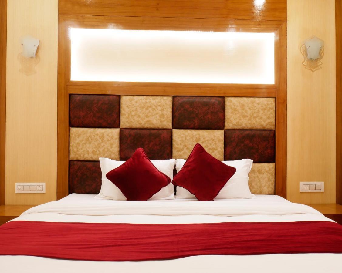 New Ambika International Mall Road Hotel มะนาลี ภายนอก รูปภาพ